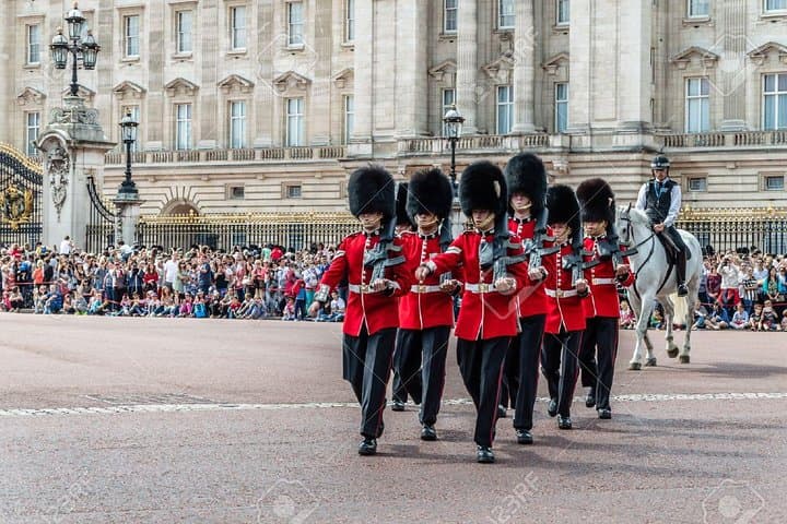 Private Blue Badge Guided Half-Day London Minivan Tour photo 5