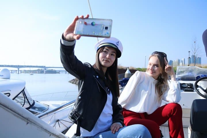 Sunset Power Yacht Tour on the Han River — Private Seoul Marina Experience photo 6
