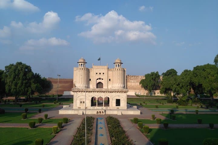 Two Perfect Days in Lahore: Local Guide to Mughals, Markets & Wagah