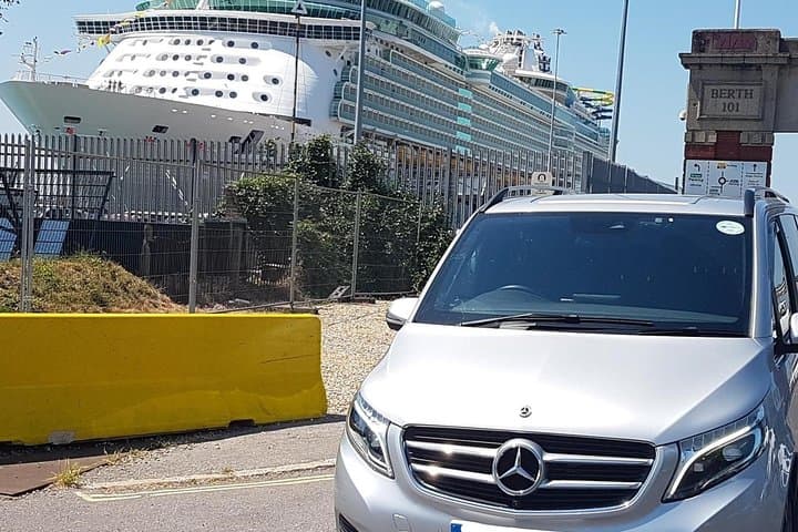 Gatwick to Southampton Private Transfer via Windsor Castle — Luxury Chauffeur Service photo 5