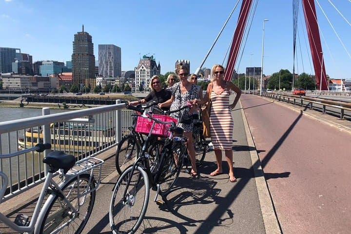 Rotterdam Highlights Private Bike Tour — Architecture, Hidden Alleys & Local Eats