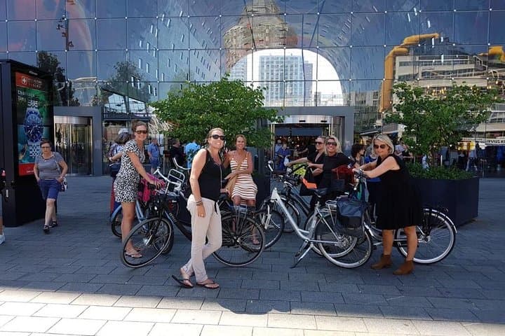 Rotterdam Highlights Private Bike Tour — Architecture, Hidden Alleys & Local Eats photo 6