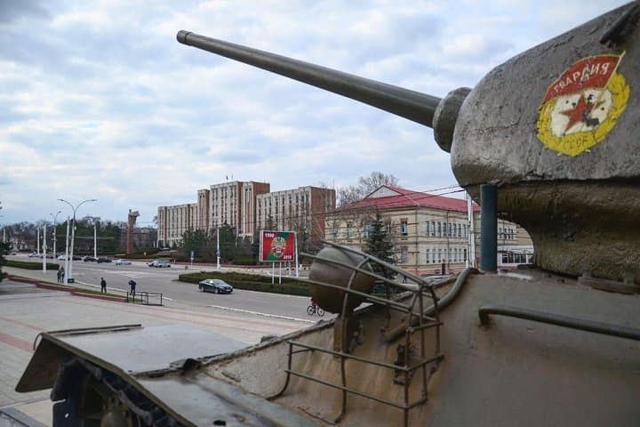 Tiraspol city tour: Soviet relics, kvint factory & river views in Pridnestrovie photo 2