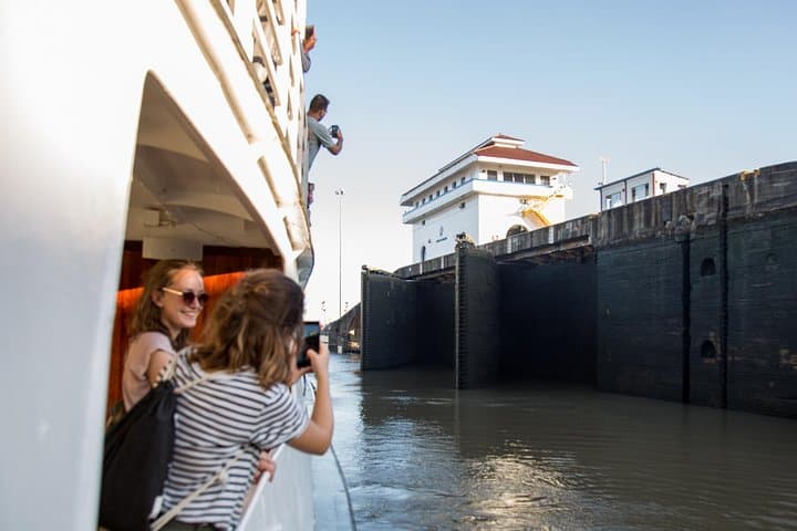 Panama Canal Full Transit: Pacific-to-Atlantic Day Cruise from Panama City photo 2