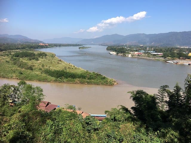 3-Day Golden Triangle Private Trip from Chiang Mai: Doi Inthanon, Chiang Dao & Mekong Boat photo 1