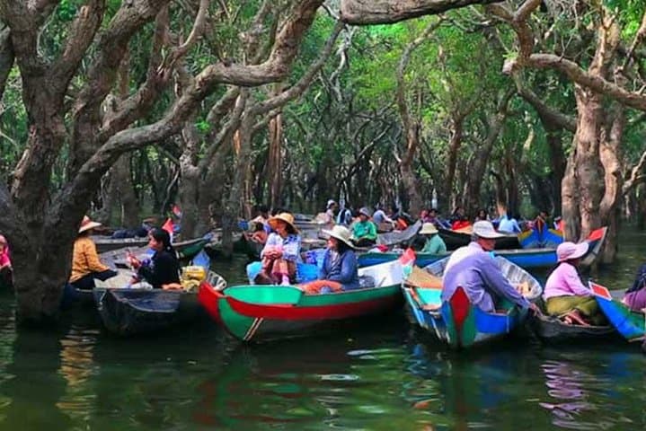 Full-Day Angkor Wat & Tonle Sap Lake Tour — Temples, Bayon Faces, and Floating Villages photo 4