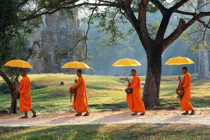 Full-Day Angkor Wat & Tonle Sap Lake Tour — Temples, Bayon Faces, and Floating Villages photo 6