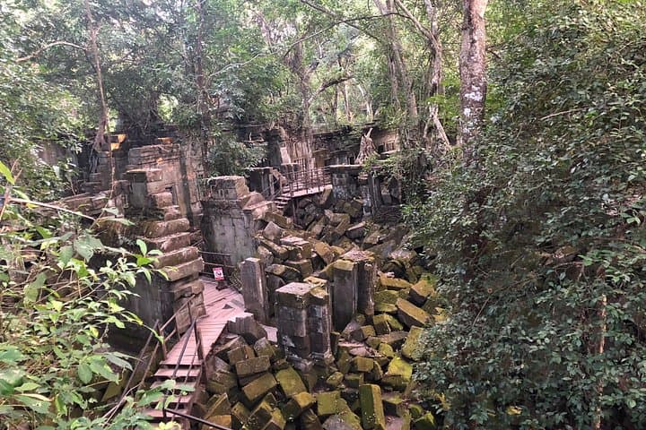 2-Day Angkor Wat and Rural Cambodia: Temples, Beng Melea & Tonle Sap photo 2