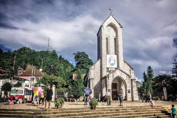 Sapa Private Trek: 2-Day Luxury Limousine Transfer from Hanoi photo 3
