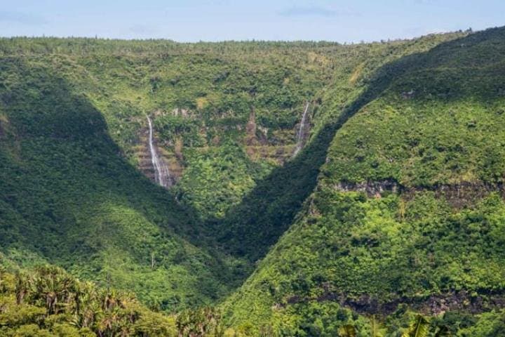 Full-Day South Mauritius Guided Tour: Chamarel, Grand Bassin & Tamarin photo 6