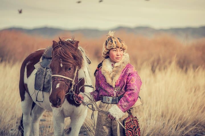 Golden Eagle Festival in Bayan-Ölgii: Watch Kazakh Eagle Hunters in Mongolia photo 2
