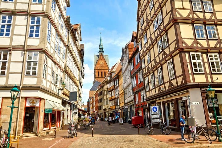 Hanover Old Town Walking Tour — Leineschloss, Half-Timbered Alleys & Aegidienkirche photo 3