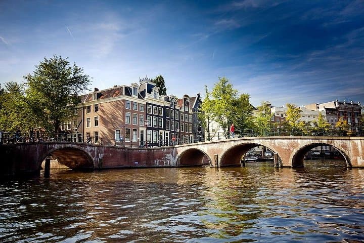 Amsterdam Canal Pedal Boat Rental: Independent 1-Hour Cruise photo 4