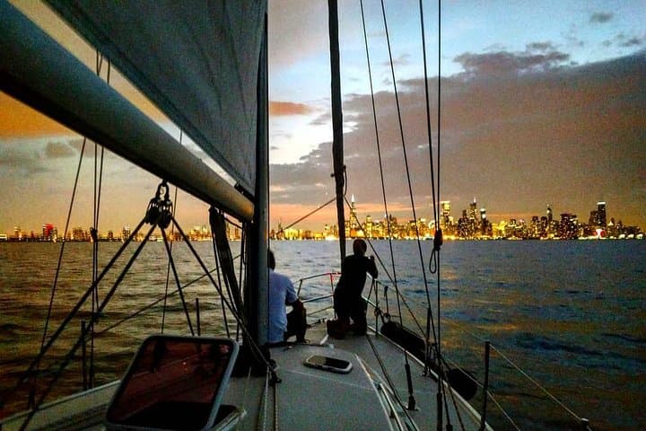 Private Sunset Sail from Navy Pier: Chicago Lake Michigan Skyline Cruise photo 4