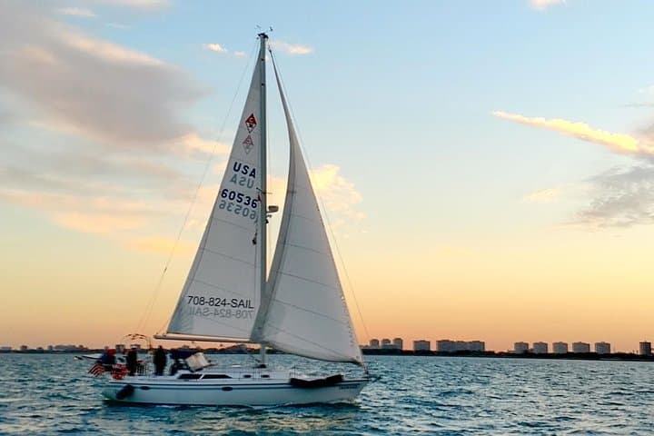 Private Sailing on Lake Michigan from Navy Pier — Chicago Skyline Charter photo 4