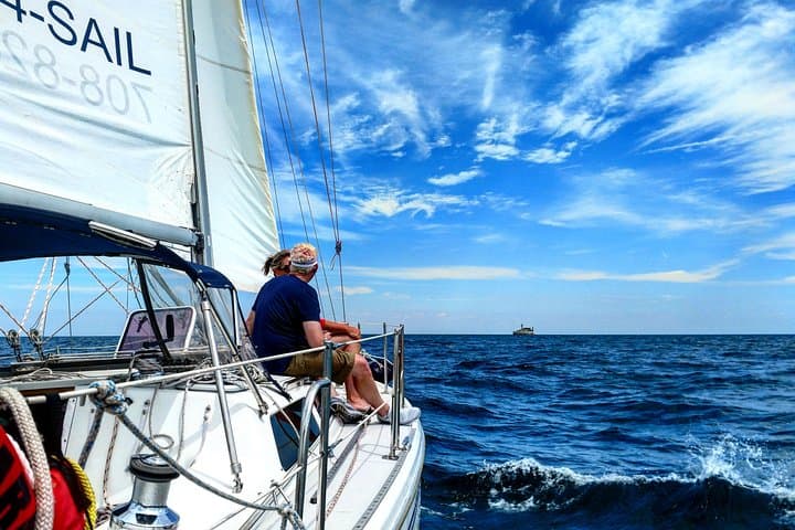 Private Sailing on Lake Michigan from Navy Pier — Chicago Skyline Charter