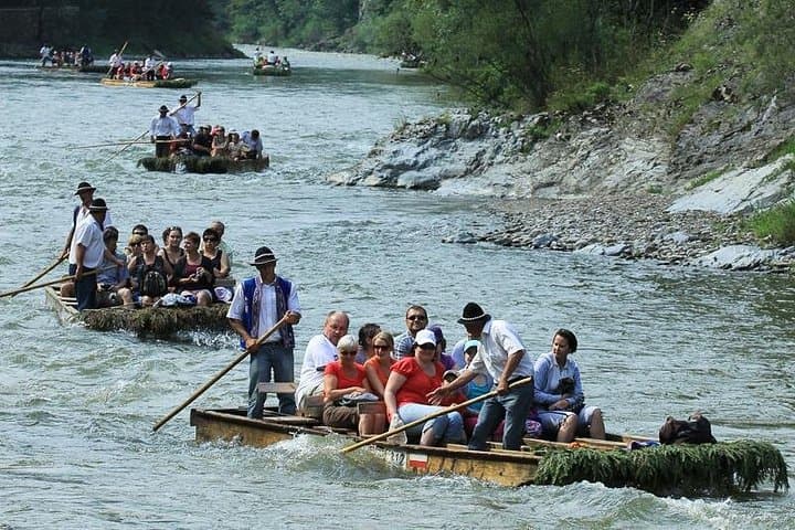 Classic Dunajec River Rafting from Krakow: 15km Scenic Raft Trip in Pieniny photo 3