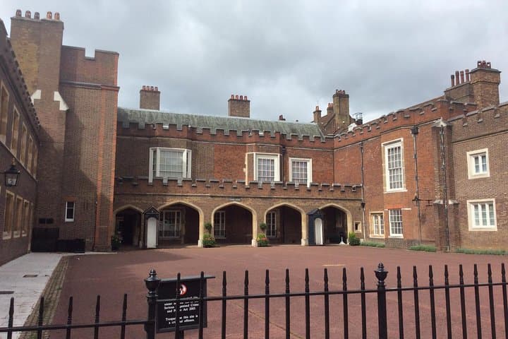 Walking in Diana's London: Private 3-Hour Royal Route photo 5