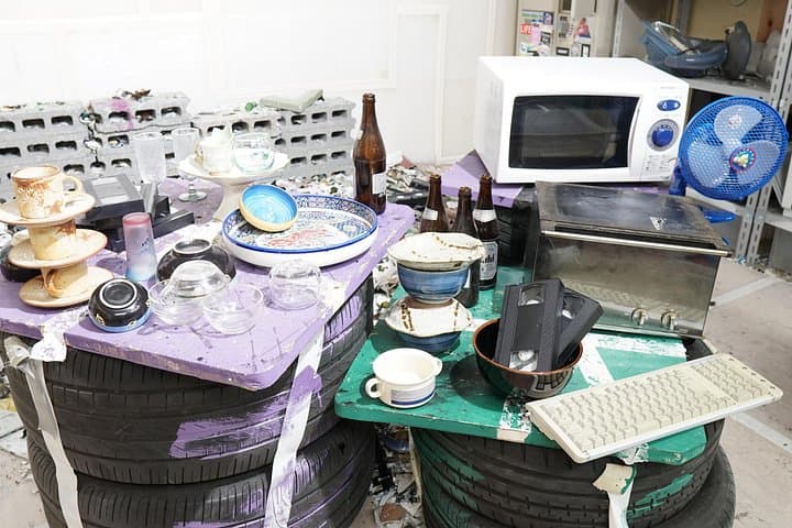 Smash Therapy in Tokyo: Break Rooms & Axe Throwing in Ikebukuro, Shinjuku & Asakusa photo 1