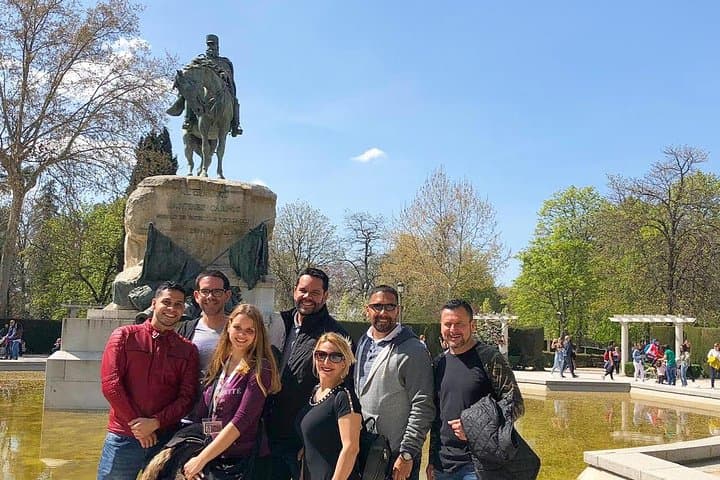 El Retiro Park Guided Walk and Tapas Tasting in Madrid photo 4