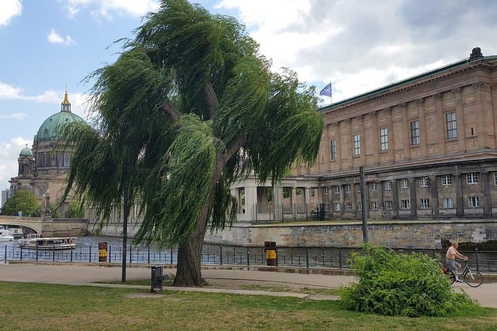 Private Berlin City Center Walking Tour: 4-Hour Historical Highlights Walk photo 3