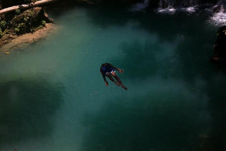 Blue Hole Island Gully Tour from Falmouth: Swim, Rope-Swing & Cliff Jump photo 5