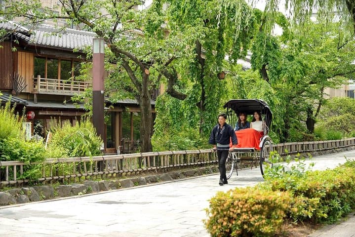 Kyoto Rickshaw Tour: Higashiyama Guided Rickshaw Experience photo 3