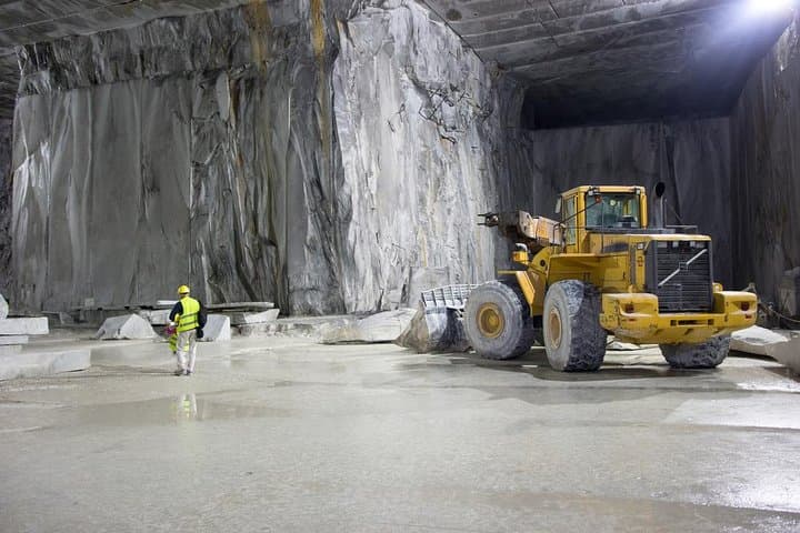 Carrara Marble Quarries 4x4 Tour: Land Rover Access to Apuan Alps Quarries photo 3