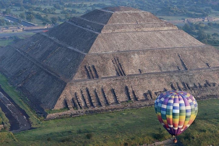 Hot Air Balloon Ride Over Teotihuacan: Sunrise Flight, Breakfast & Pyramid Views photo 4