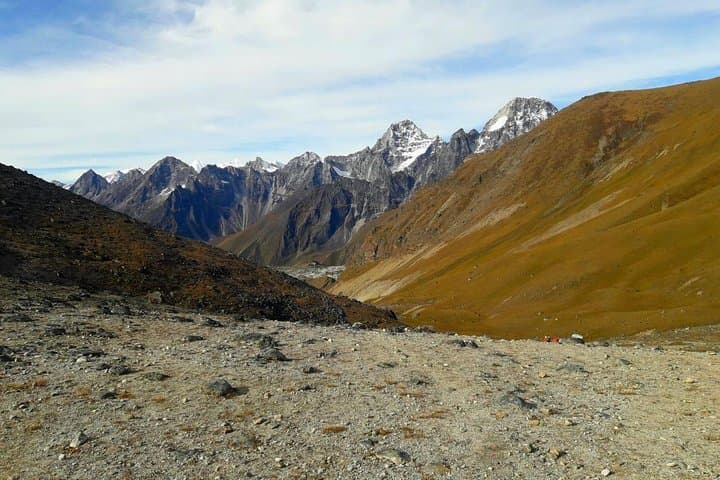 Makalu to Everest 3 Cols Trek: High-Pass Adventure from Lukla to Kala Patthar photo 3