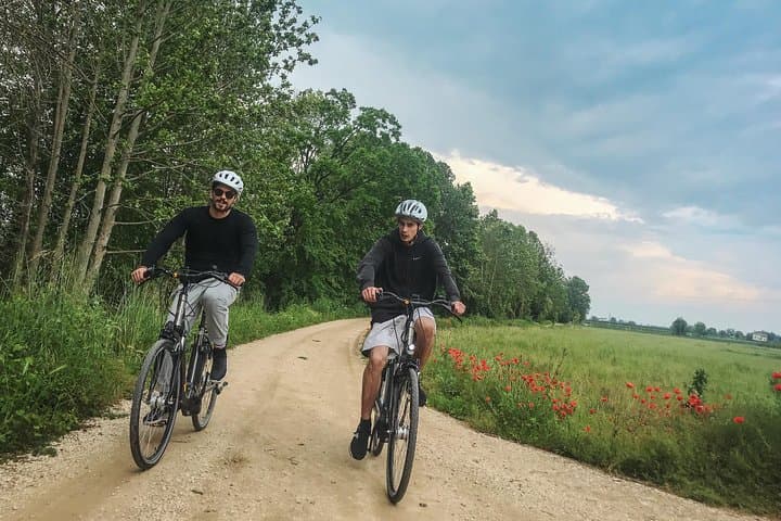 E‑Bike Loop from Villafranca to Borghetto: Scaliger Castles & Countryside (25 km) photo 4