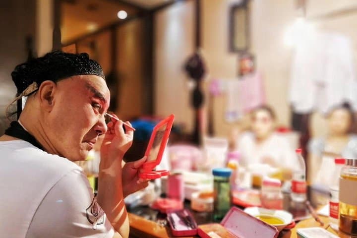 Evening Private Tour: Nanluoguxiang, Shichahai & Peking Opera with Roast Duck Dinner photo 2