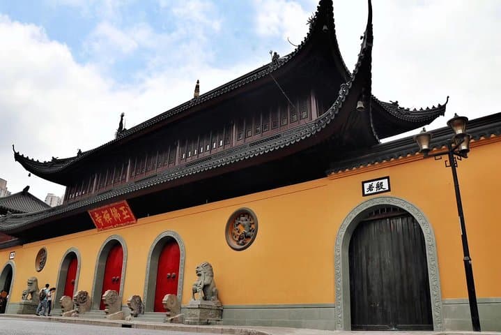 Private Full-Day Classic Shanghai Shore Excursion: Bund, Yu Garden & Shanghai Tower photo 6