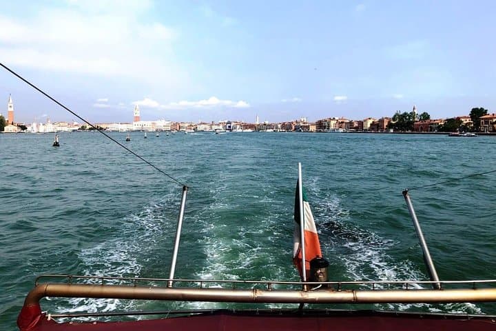 Half-Day Motorboat Cruise to Murano & Burano — Venice Lagoon Islands Guide photo 3