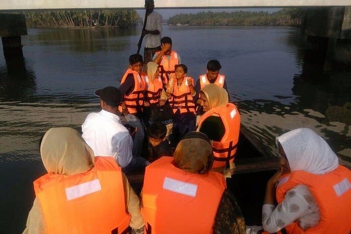 Kadalundi Mangrove Trail: Guided Boat Tour & Birdwatching in Calicut photo 4