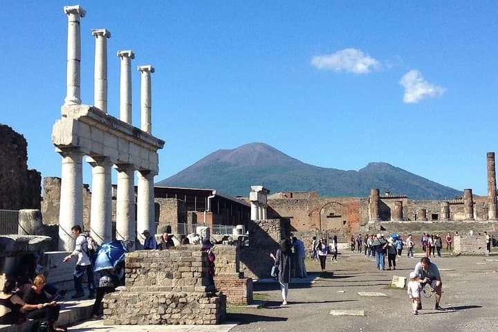 Skip-the-Line Sharing Tour of Pompeii — Fast Guided Visit to Ancient Ruins photo 2