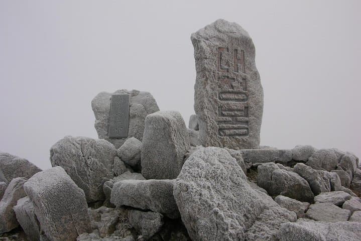 Summit Seoraksan’s Daecheongbong: 1-Day Peak Hike From Seoul