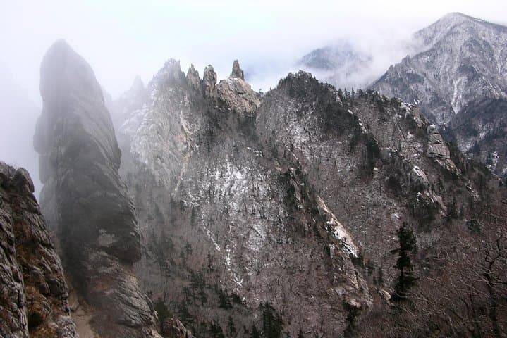 Summit Seoraksan’s Daecheongbong: 1-Day Peak Hike From Seoul photo 2