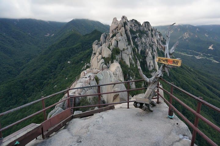 Ulsanbawi Rock Hike: Seoraksan Day Trip from Seoul photo 2