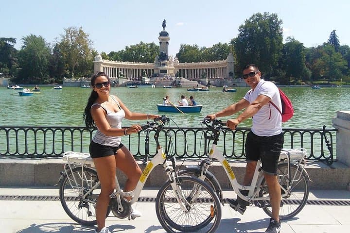Retiro Park and Literary Quarter e-Bike Tour — Madrid 2-Hour Guided Ride photo 1
