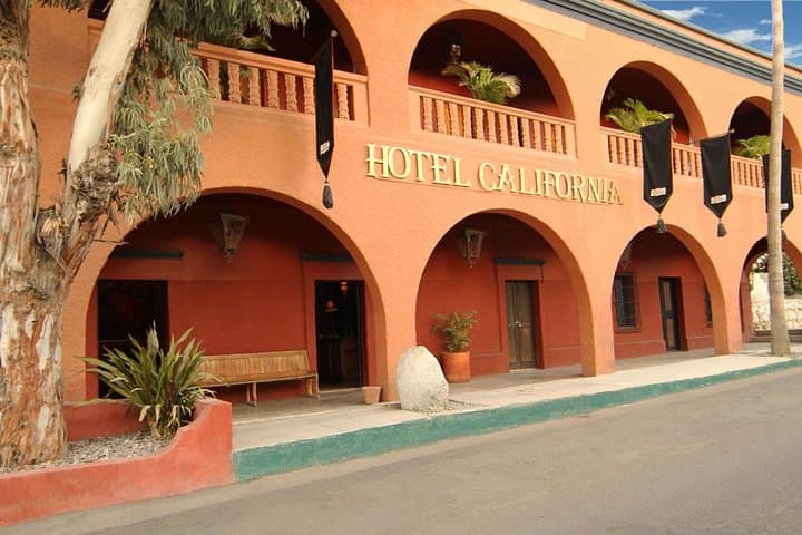 La Paz to Los Cabos Day Tour: Todos Santos, Cabo Arch & San José del Cabo