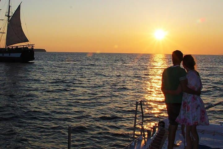 Santorini Sunset Cruise: Swim Red & White Beaches with Hot Springs Mud Bath
