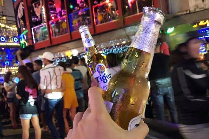 Saigon Street Food and Sightseeing: Private Evening Tour of Local Eats and City Sights photo 3