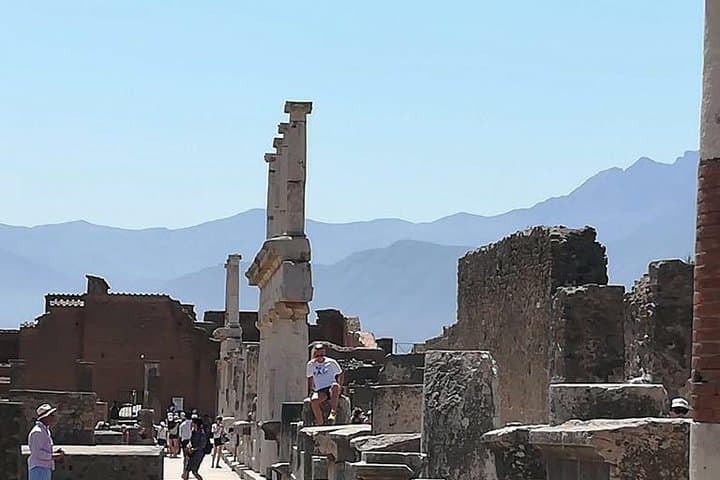 Skip-the-Line Sharing Tour of Pompeii — Fast Guided Visit to Ancient Ruins photo 5