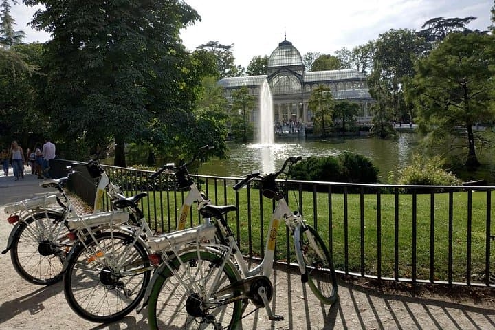 Retiro Park Bike Tour: Ride Through Madrid's Baroque Gardens photo 1