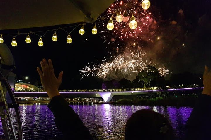 Adelaide BBQ Buoy Hire: 2-Hour Self-Drive River Torrens Boat for Two photo 5
