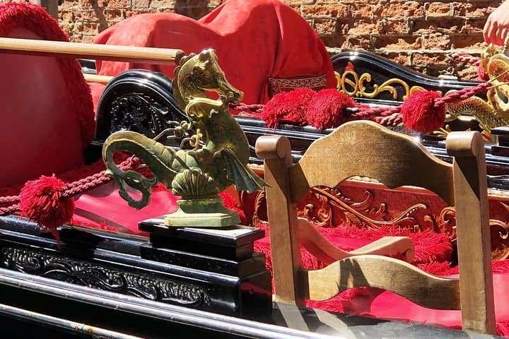 Shared Gondola Ride in Venice: Classic 30-Minute Canal Experience photo 3