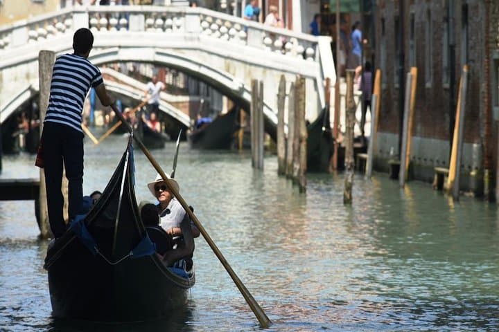Shared Gondola Ride in Venice: Classic 30-Minute Canal Experience photo 4