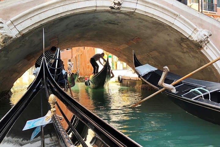 Shared Gondola Ride in Venice: Classic 30-Minute Canal Experience photo 5