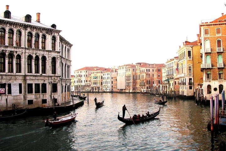 Shared Gondola Ride in Venice: Classic 30-Minute Canal Experience photo 6
